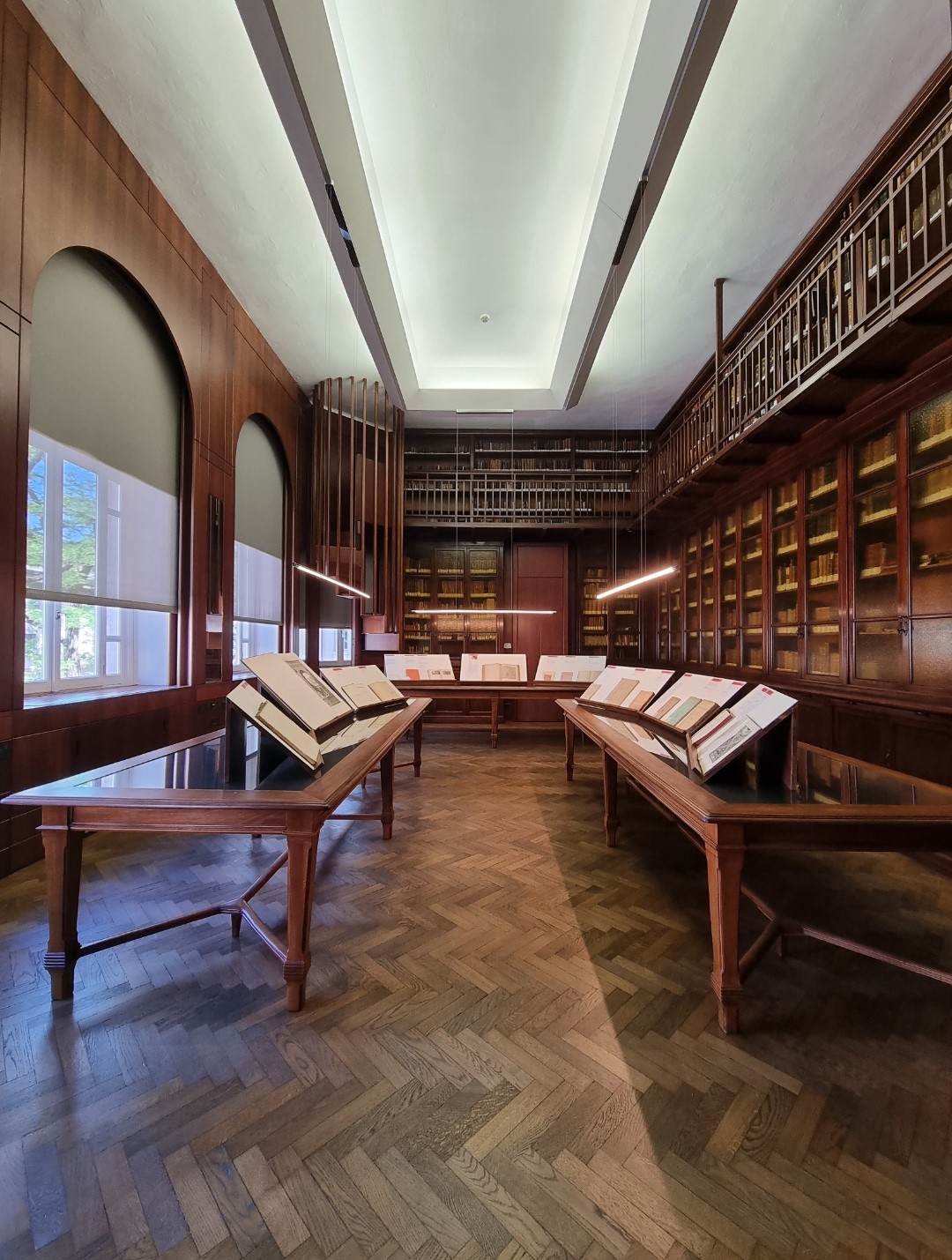 Biblioteca storica attuale. Si ringrazia per la cortese concessione il Politecnico di Milano