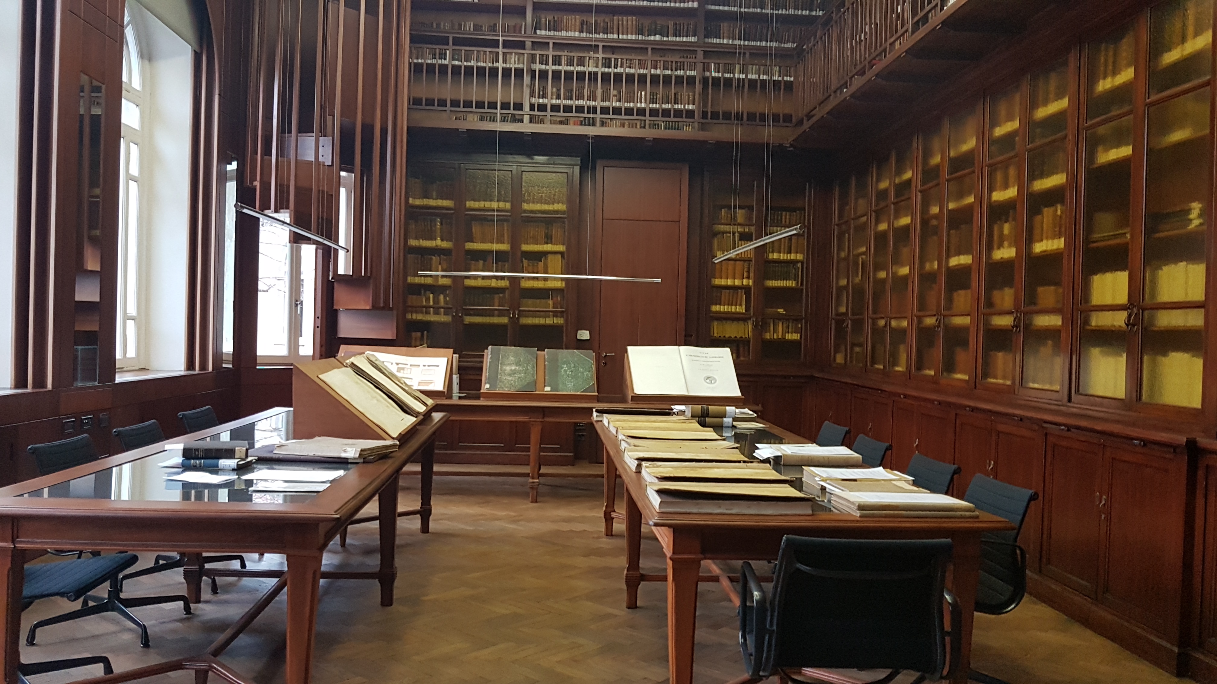 Biblioteca storica attuale. Si ringrazia per la cortese concessione il Politecnico di Milano